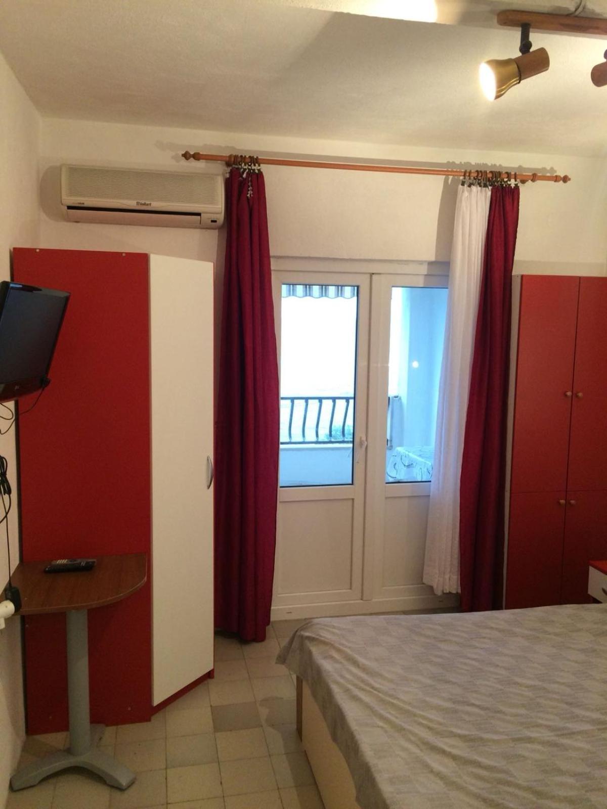 Apartments by the sea Tucepi, Makarska - 2699 Rum bild
