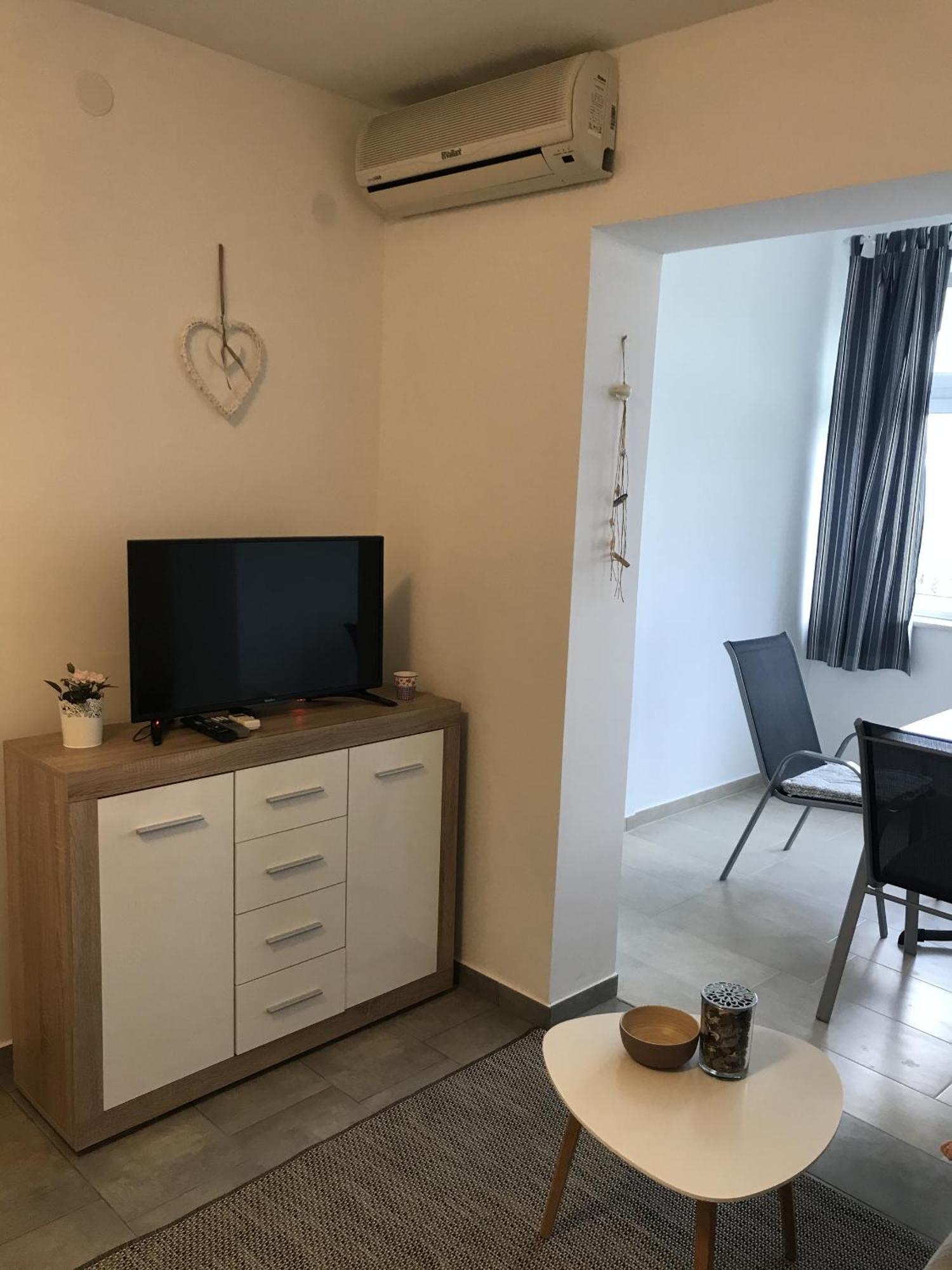 Apartments by the sea Tucepi, Makarska - 2699 Rum bild